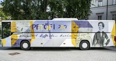 „Átröpűlök hosszában hazámon” – Petőfi-busz érkezik Marcaliba