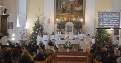Pásztorjáték és éjféli szentmise a plébániatemplomban Szenteste