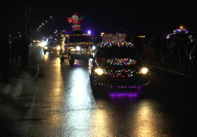 Adventi fénymenet. Több, mint 100 autó indult el a szeretetet útján – VIDEÓ