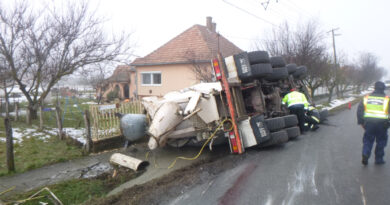 Árokba borult egy betonszállító Osztopánban