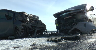 Kommentár nélkül – Két autó frontálisan karambolozott Marcali és Kéthely között – VIDEÓ