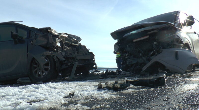 Kommentár nélkül – Két autó frontálisan karambolozott Marcali és Kéthely között – VIDEÓ