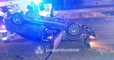 Árokba hajtott, majd felborult egy autó Csombárdon