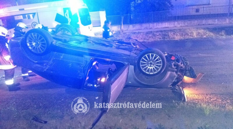 Árokba hajtott, majd felborult egy autó Csombárdon