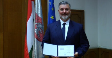 Kezdődhet a munka. Átvette megbízólevelét Bakos Csaba Attila, a Tisza Párt képviselője – VIDEÓ