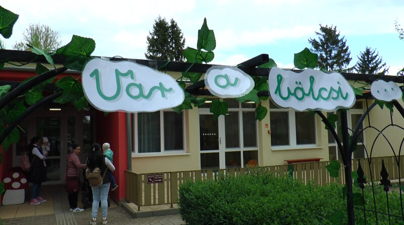 Bölcsőde kóstolgató. A szülőket és a gyerekeket várták az intézménybe – VIDEÓ