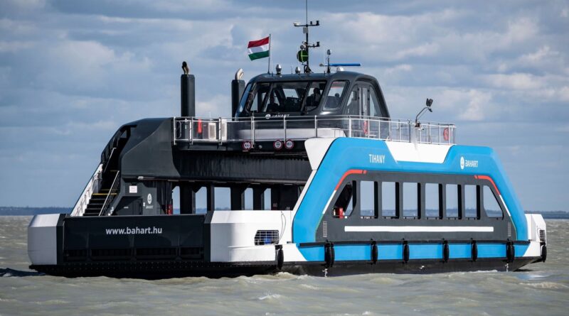 Meghosszabbított kompmenetrend a Balatonon!