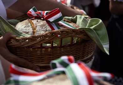 Ünnepi műsorfolyam az M1-en: élő közvetítésekkel és különleges riportokkal készül a közmédia