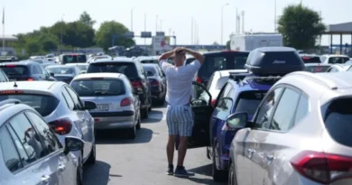 Rendkívüli hőség és kilométeres dugók nehezítik a tengerpartra vezető közlekedést Horvátországban