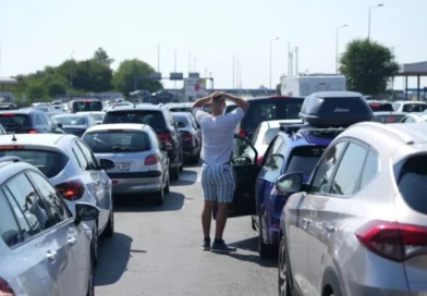 Rendkívüli hőség és kilométeres dugók nehezítik a tengerpartra vezető közlekedést Horvátországban