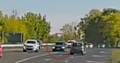 Frontális ütközést úszott meg a vétlen autós Jutánál – VIDEÓ