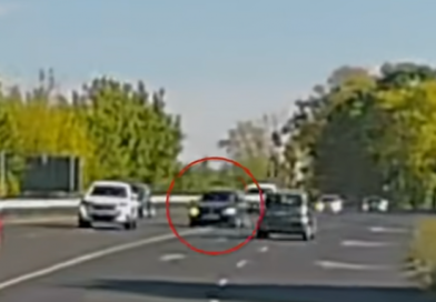 Frontális ütközést úszott meg a vétlen autós Jutánál – VIDEÓ