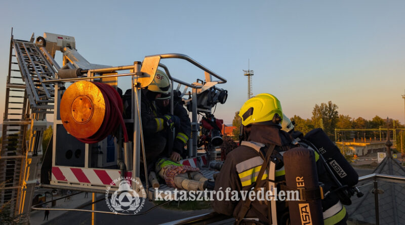 Egy fonyódi áruházból dőlt a füst – megyei ellenőrző gyakorlat